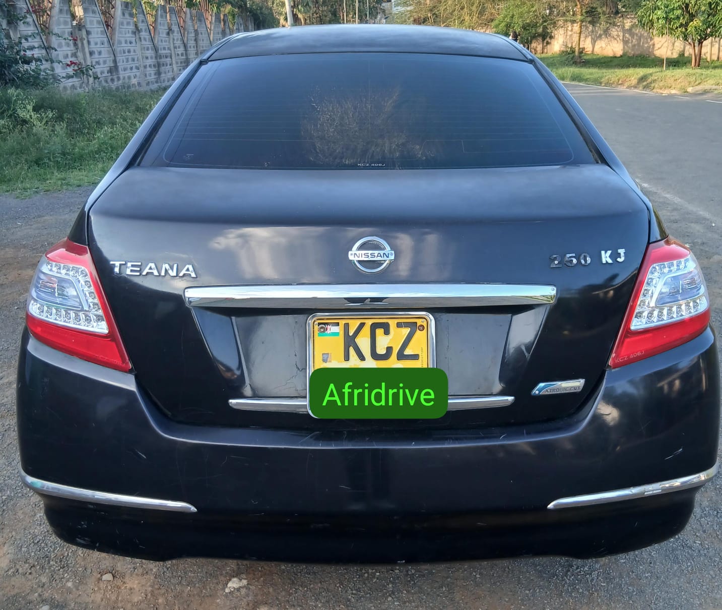 Nisan teana back view