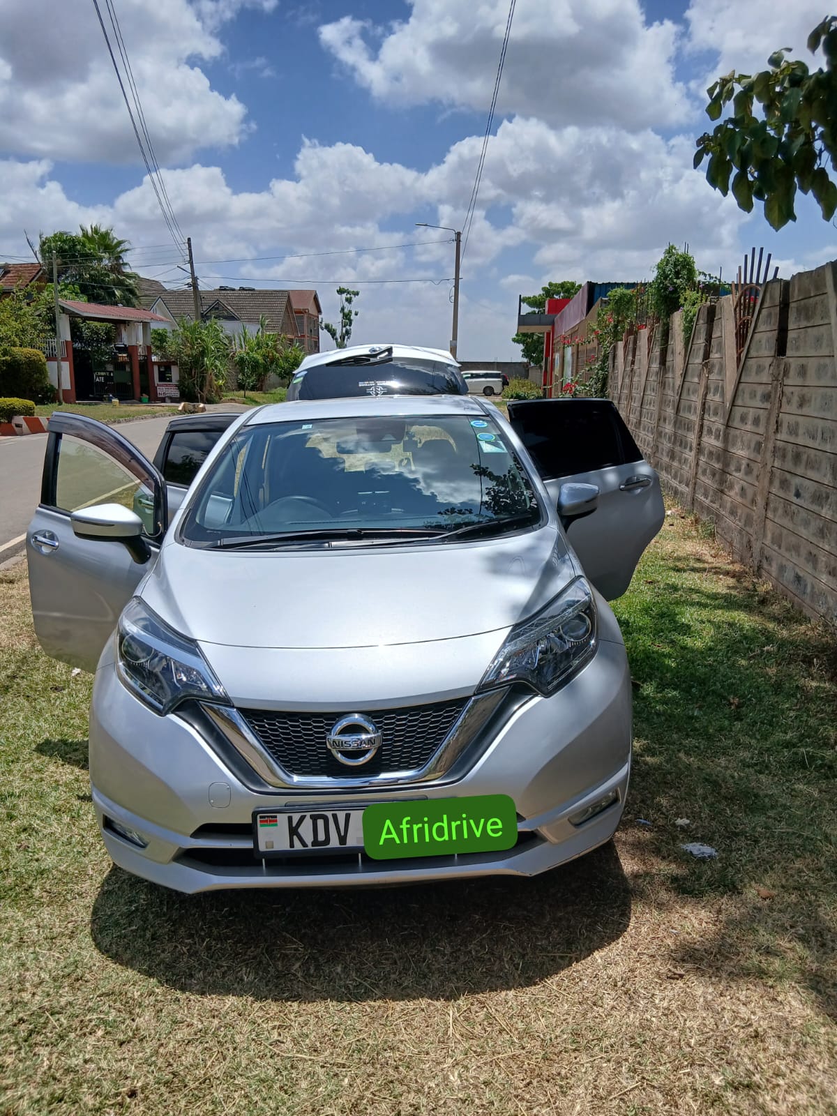 nissan note back view