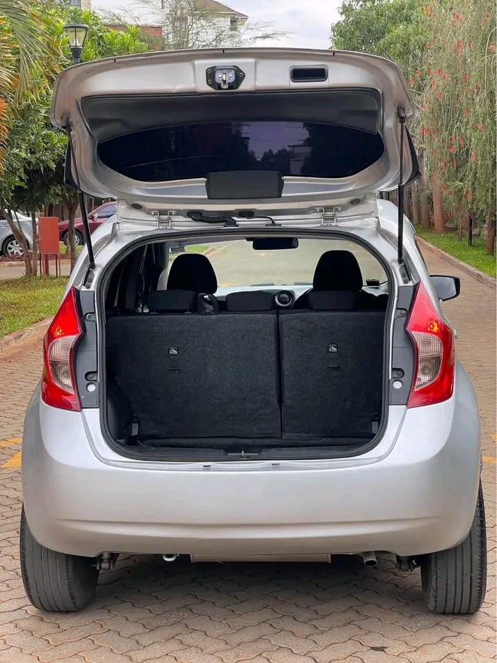 Nissan Note side view