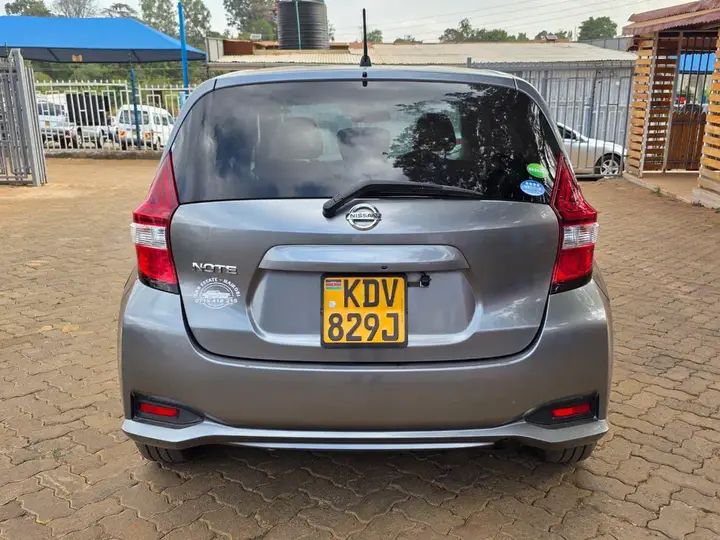 Nissan Note side view