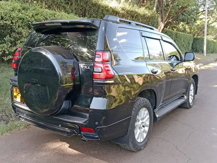 Toyota Prado side view