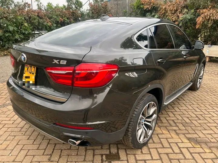 BMW X6 side view
