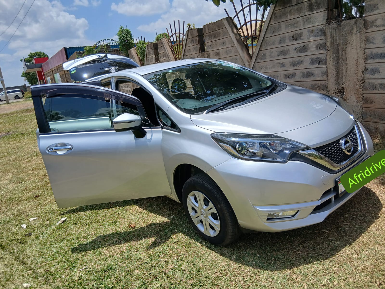 nissan note side view